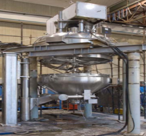 Central spiral belt vacuum dryer